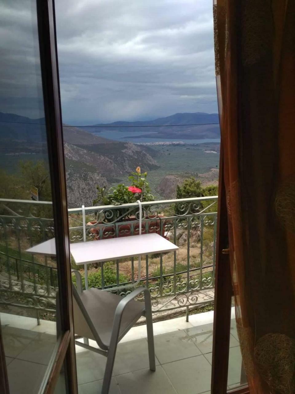 Sun View Guesthouse Делфи Екстериор снимка